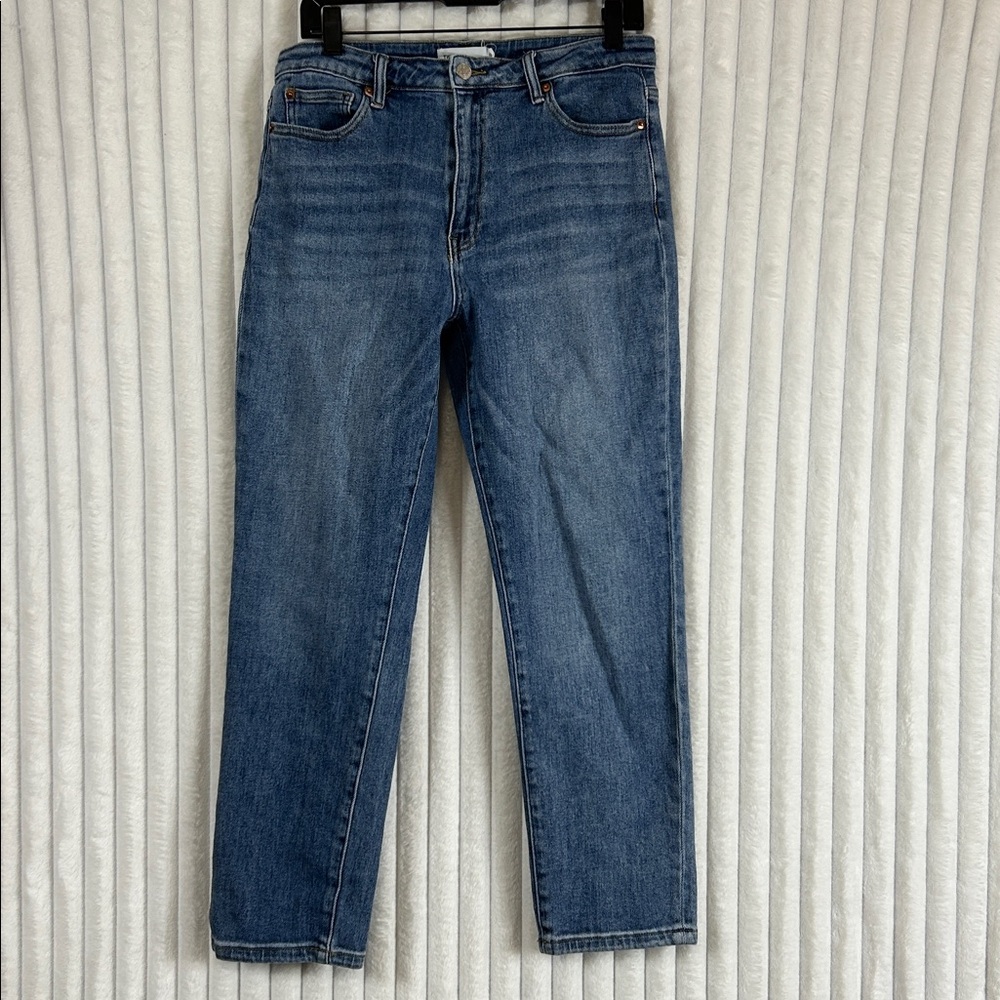 TNR medium wash ankle cropped jeans size 29